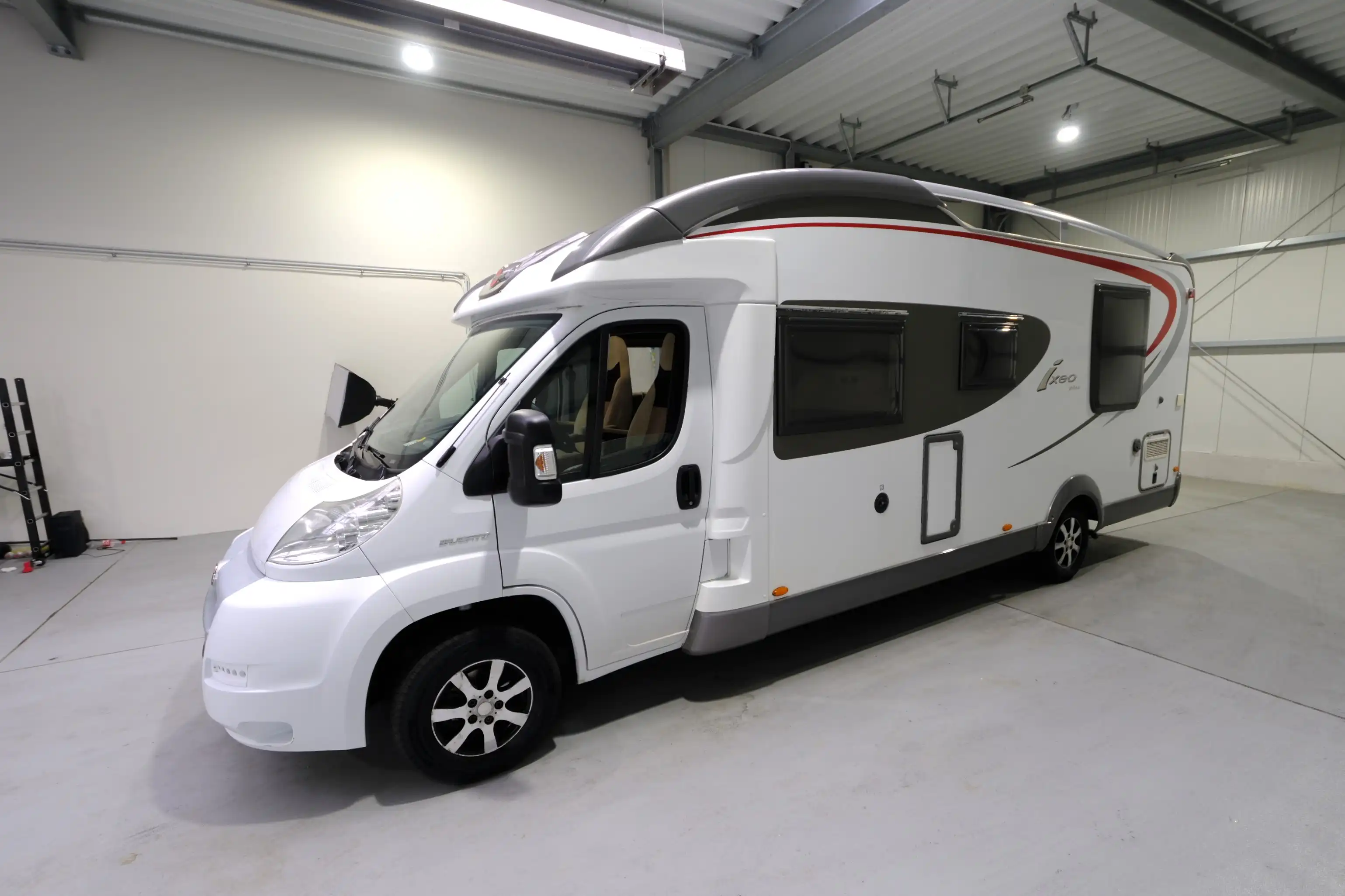 BUERSTNER Ixeo Plus IT 724